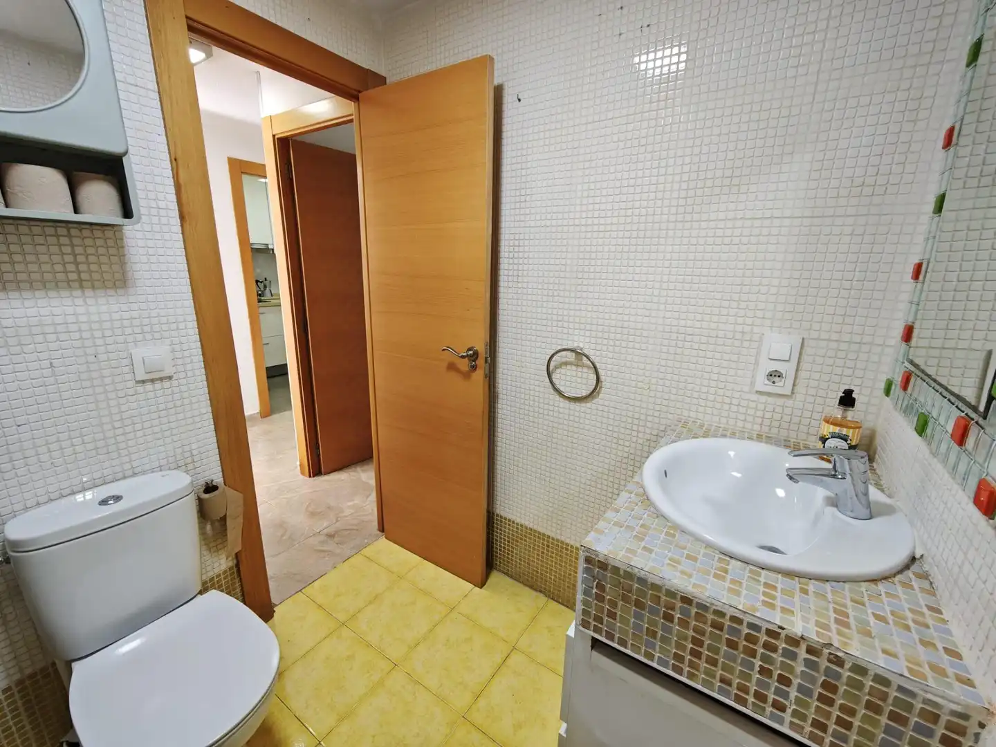 Baño de Piso de alquiler en Elche / Elx con Amueblado y Piscina comunitaria