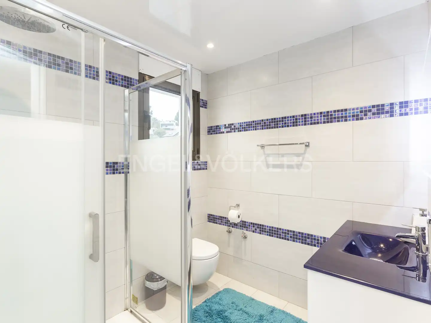 Bathroom of Houses for rent in Castelldefels  with Air Conditioner, Heating and Private garden