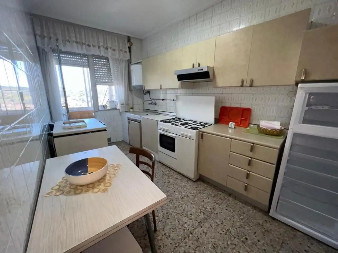 Cuina de Pis de lloguer en Ourense Capital  amb Calefacció, Moblat i Balcó