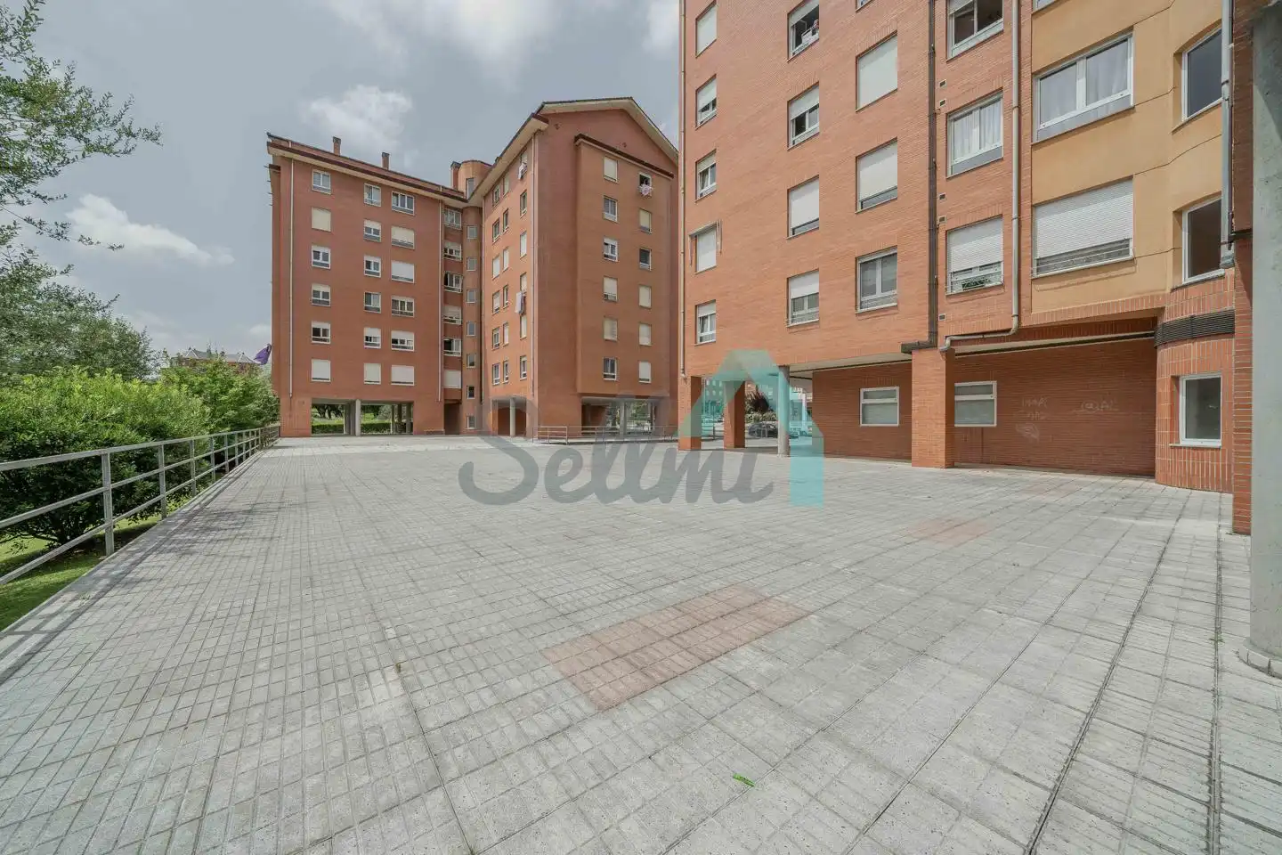 Parking of Flat for rent in Oviedo   with Heating, Parquet flooring and Furnished