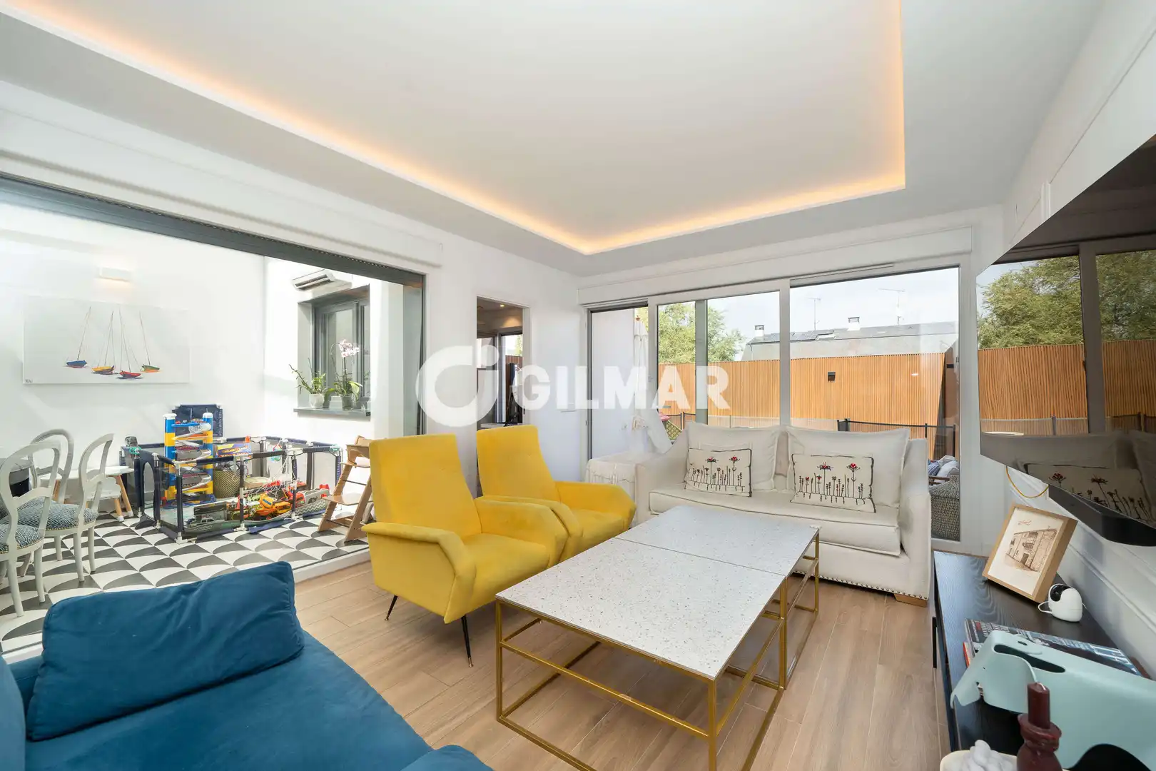 Sala de estar de Casa adosada en venta en Madrid con Calefacción, Jardín privado y Piscina