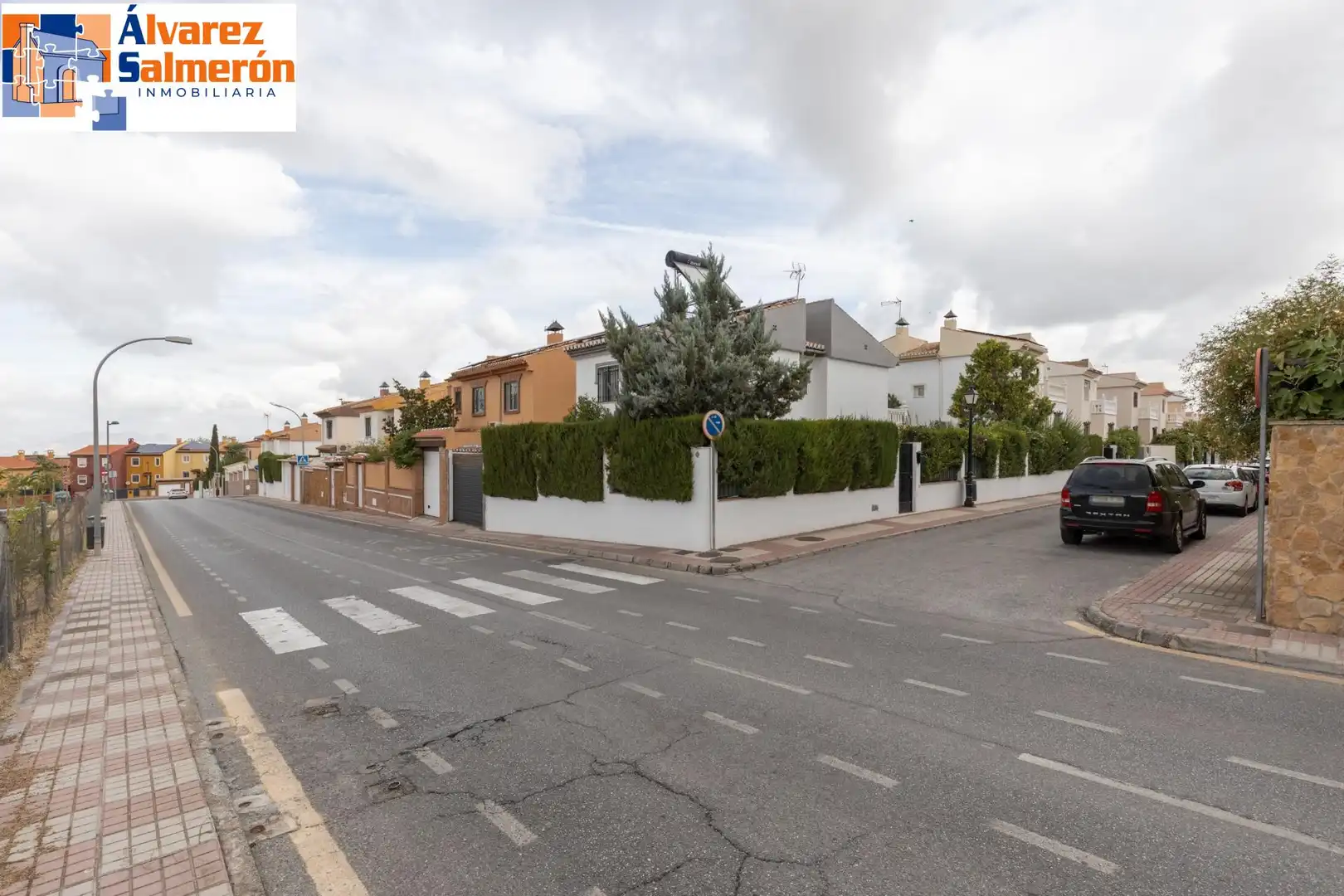 Exterior view of Houses for sale in Altos de la Zubia
