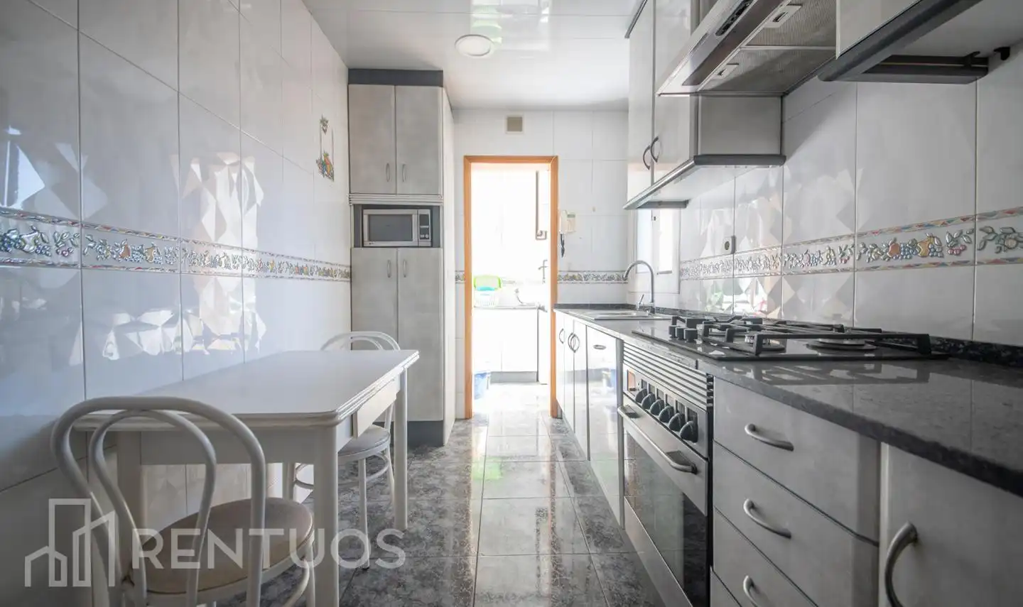 Küche von Wohnung zum Verkauf in Montcada i Reixac mit Klimaanlage, Heizung und Balkon