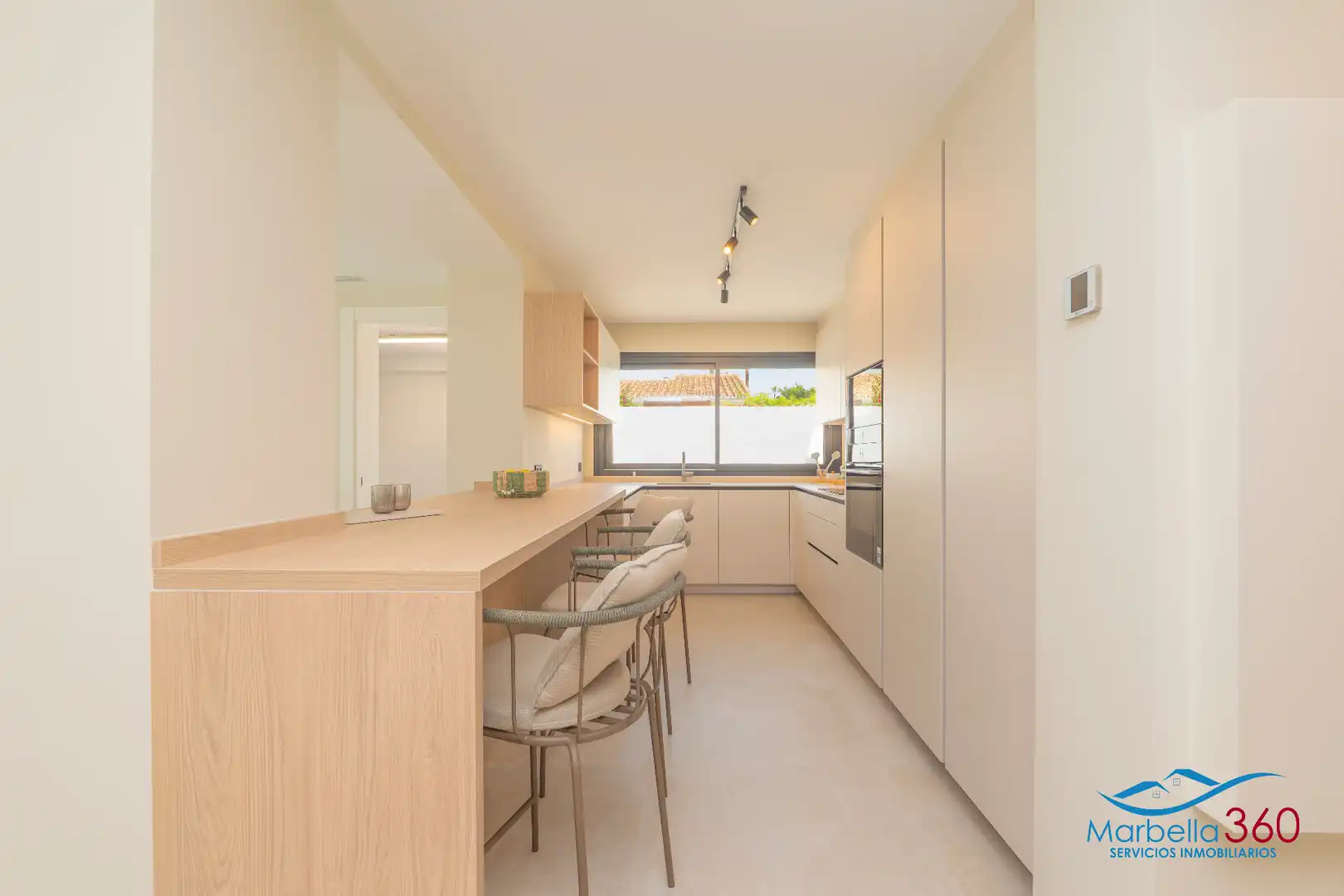 Cocina de Casa o chalet en venta en Estepona con Aire acondicionado, Calefacción y Jardín privado