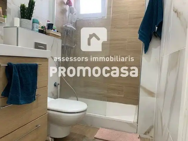 Bany de Pis en venda en Badia del Vallès amb Traster