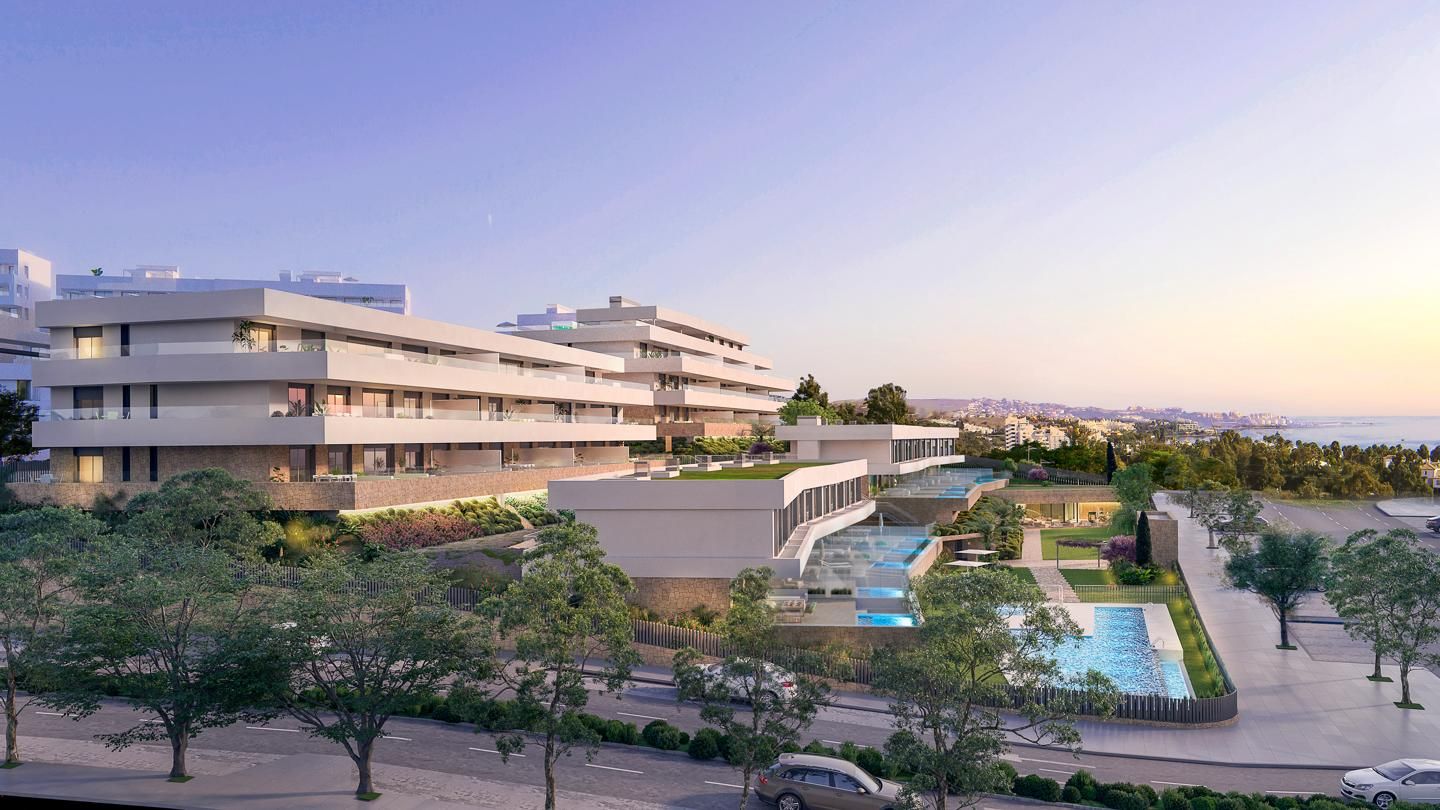 Piscina de Dúplex en venda en Estepona amb Aire condicionat, Calefacció i Jardí privat