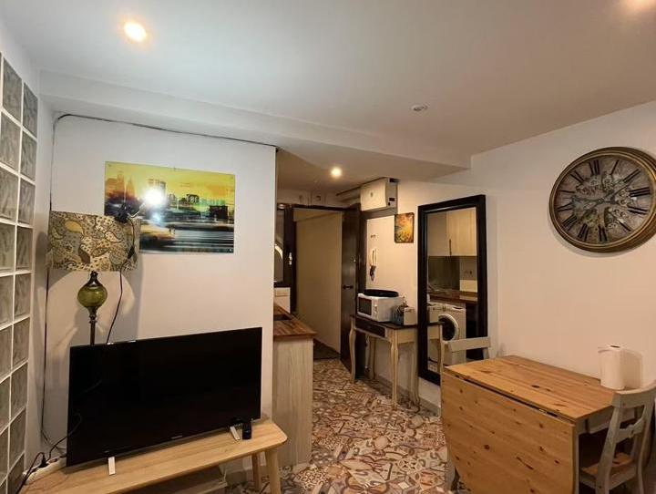 Photo 1 of Planta baja for sale in Embajadores - Lavapiés, Madrid