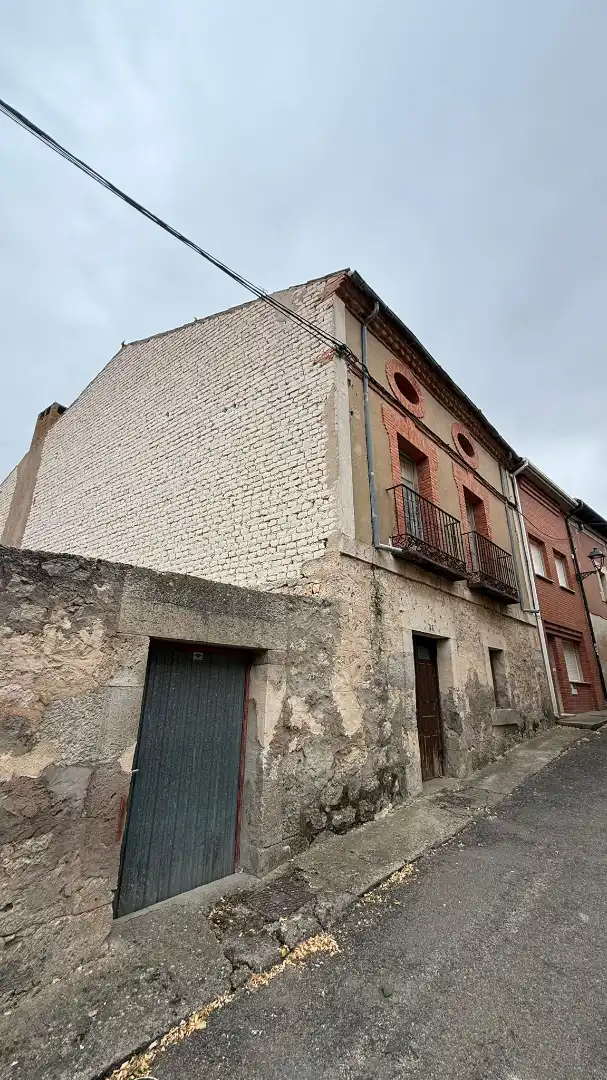Exterior view of Country homes for sale in Villafruela  with Private garden and Balcony