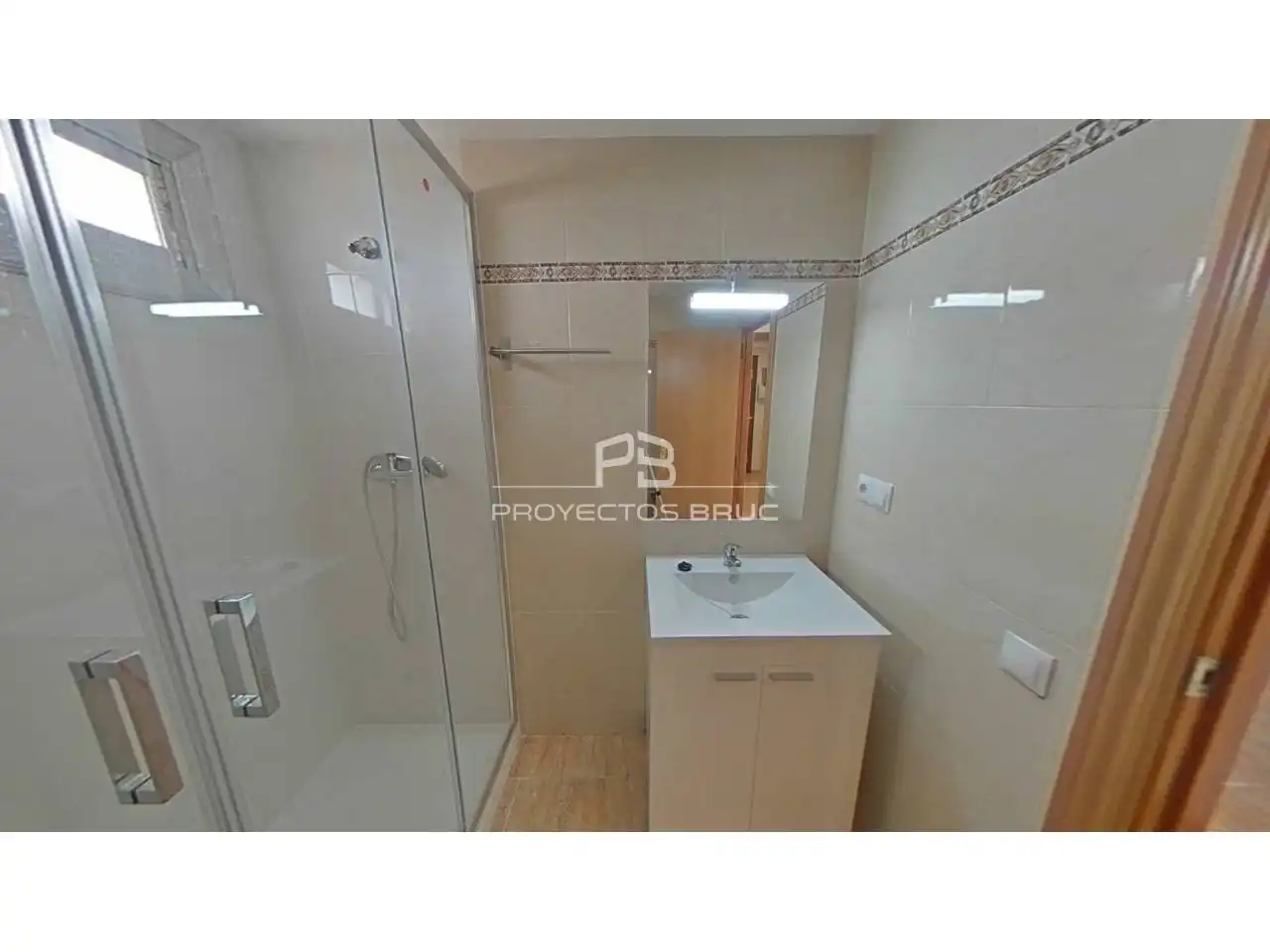 Baño de Piso en venta en Nou Barris