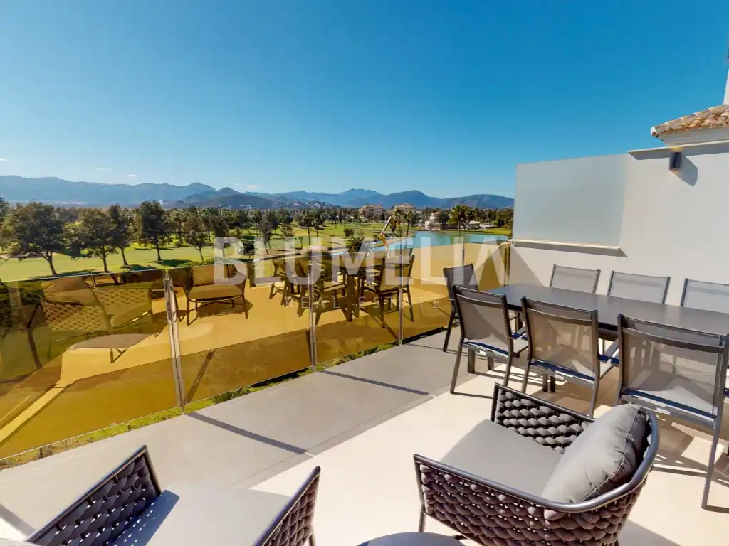 Terrasse von Dachboden zum Verkauf in Oliva mit Klimaanlage, Heizung und Privatgarten