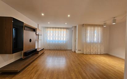 Living room of Flat for sale in  Zaragoza Capital  with Air Conditioner, Terrace and Balcony
