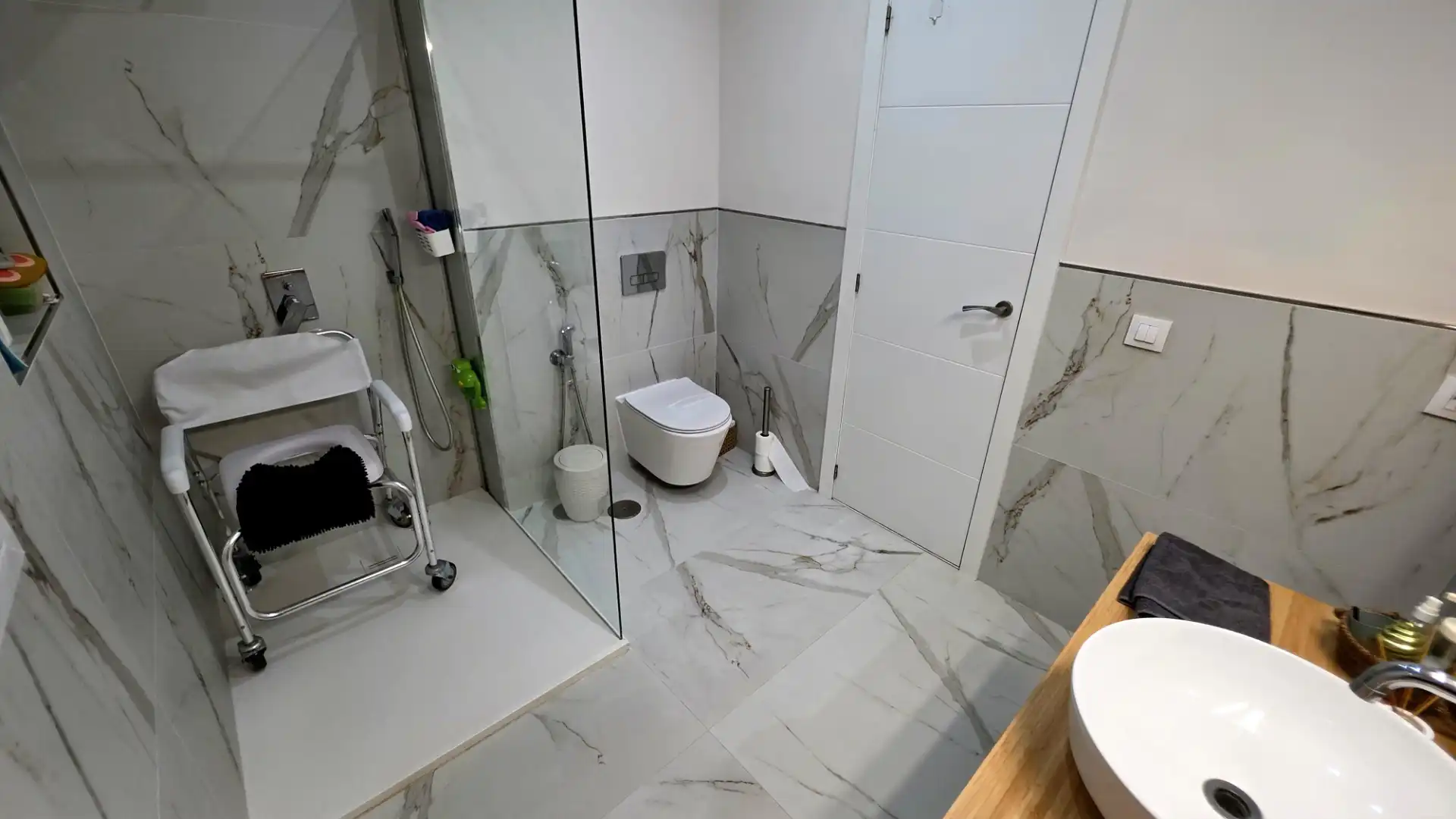 Bany de Casa o xalet en venda en Chiclana de la Frontera amb Aire condicionat, Jardí privat i Terrassa