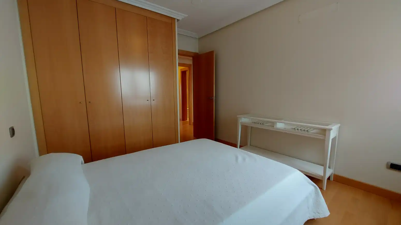 Habitación de Piso en venta en  Logroño con Aire acondicionado, Calefacción y Trastero
