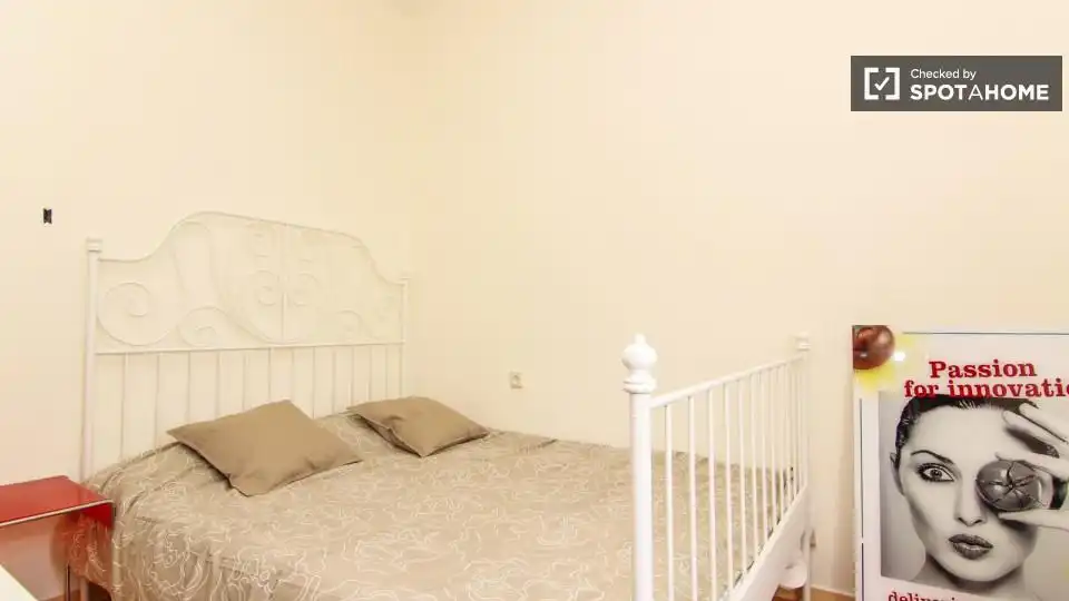 Habitación de Piso de alquiler en Valencia con Aire acondicionado, Calefacción y Amueblado