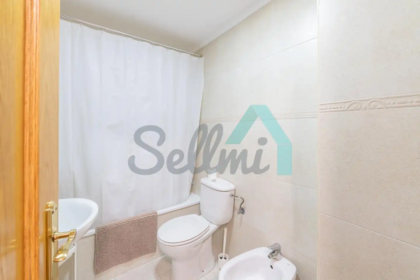 Bathroom of Flat for rent in Oviedo   with Heating, Parquet flooring and Furnished