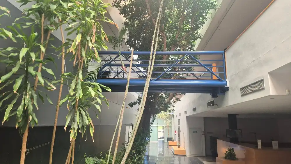 Terrasse von Fabrikhallen zur Miete in Cerdanyola del Vallès mit Heizung und Alarm