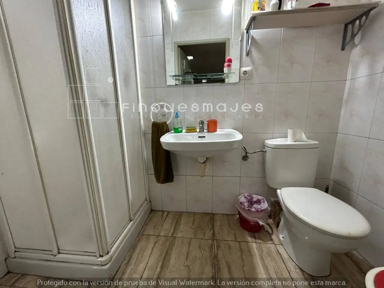 Baño de Local en venta en L'Hospitalet de Llobregat con Aire acondicionado