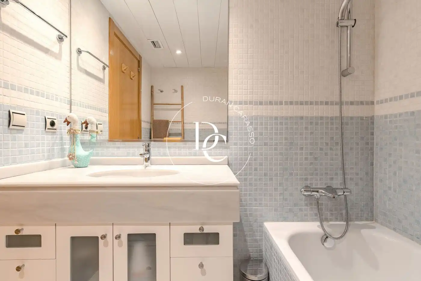 Baño de Ático en venta en Vilanova i la Geltrú con Aire acondicionado, Calefacción y Trastero