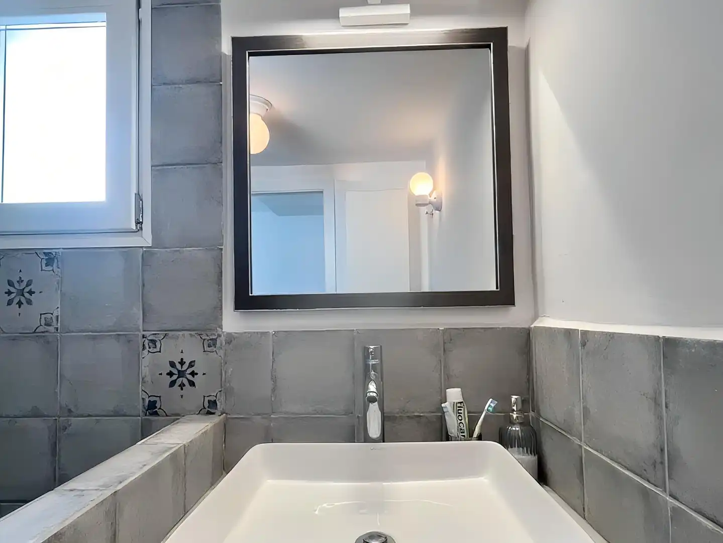 Badezimmer von Wohnung zum Verkauf in L'Escala mit Heizung, Terrasse und Balkon