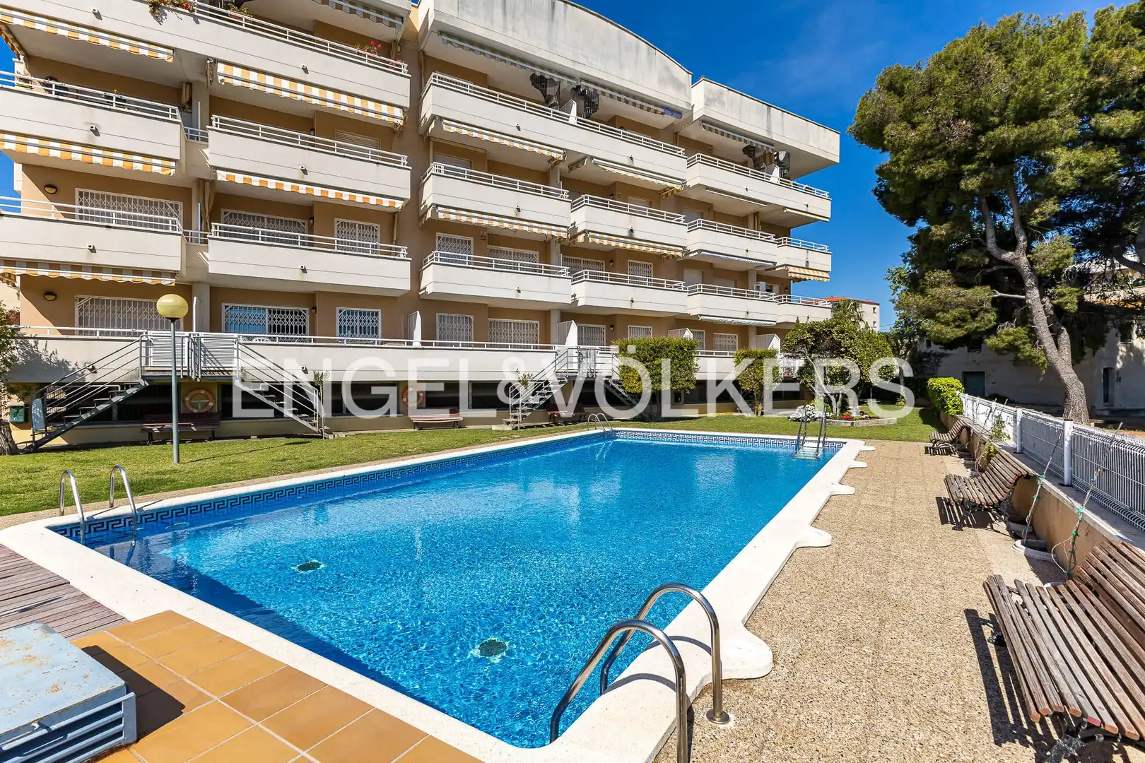 Swimming pool of Attic for sale in El Vendrell  with Air Conditioner, Heating and Private garden