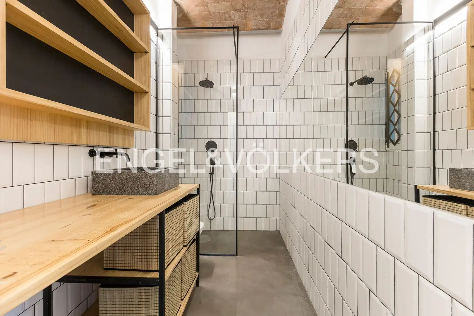 Bathroom of Flat for sale in Barcelona  with Air Conditioner, Heating and Balcony