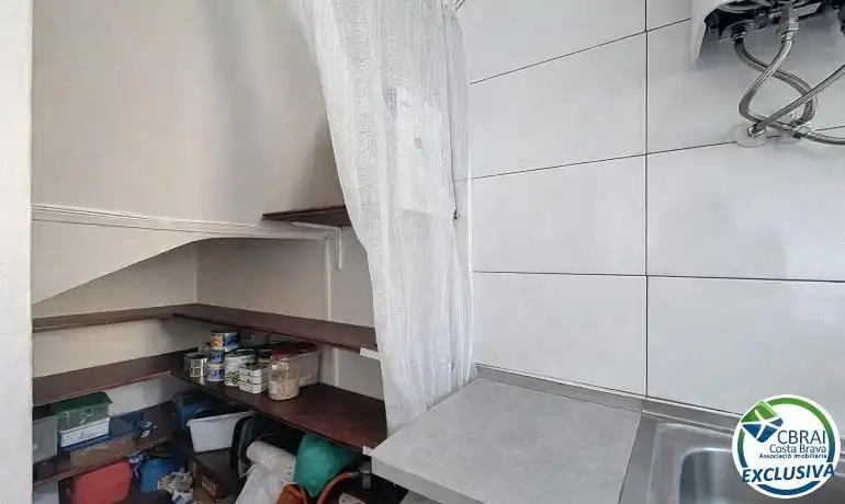 Küche von Einfamilien-Reihenhaus zum Verkauf in Empuriabrava mit Heizung, Schwimmbad und Möbliert