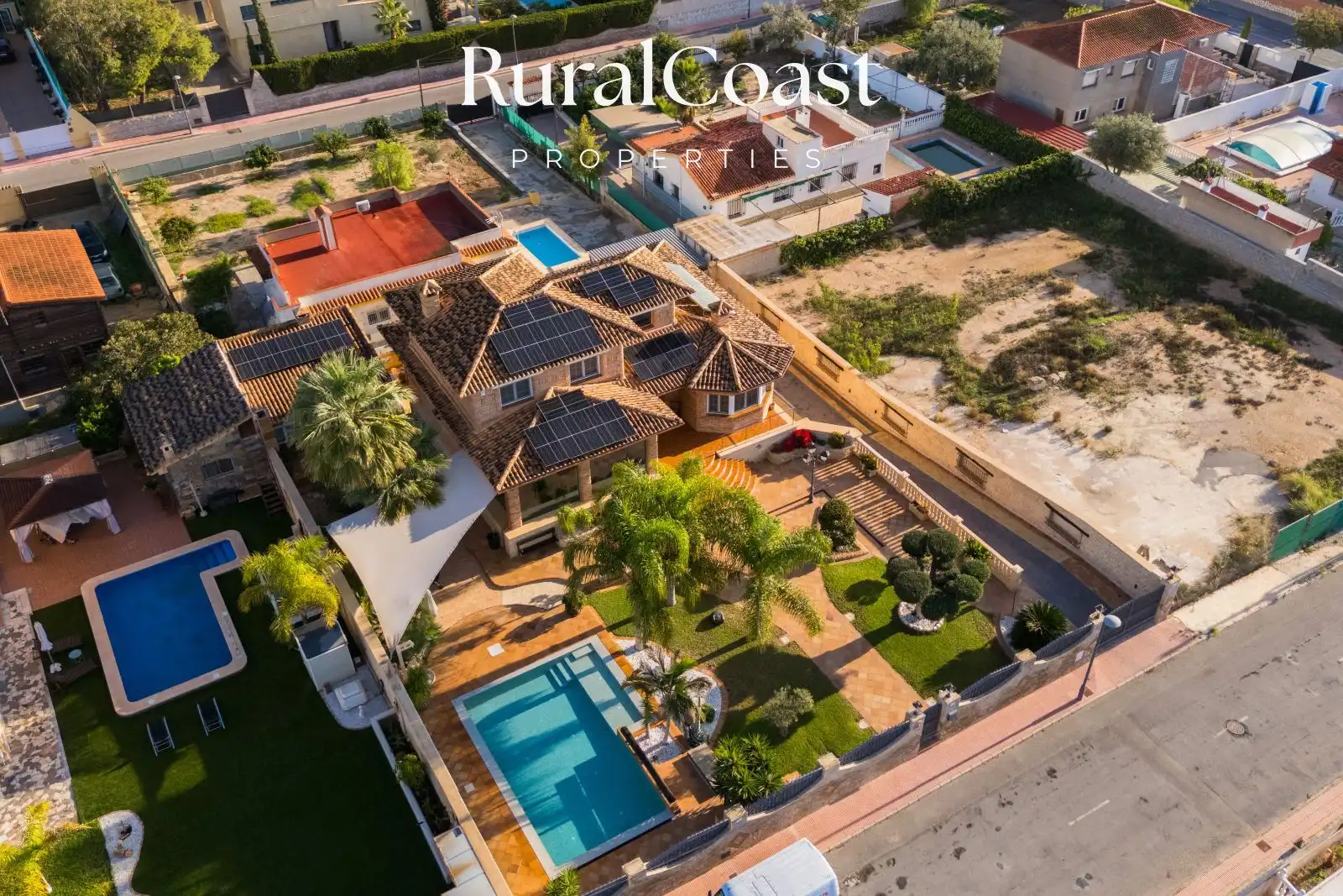 Vista exterior de Casa o xalet en venda en San Vicente del Raspeig / Sant Vicent del Raspeig amb Aire condicionat, Calefacció i Terrassa