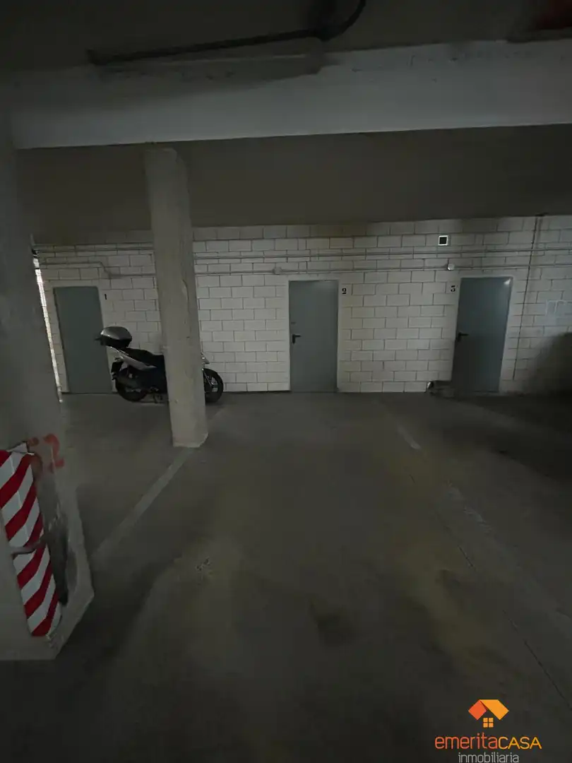 Parkplatz von Wohnung zur Miete in Mérida mit Klimaanlage, Parkett und Abstellraum