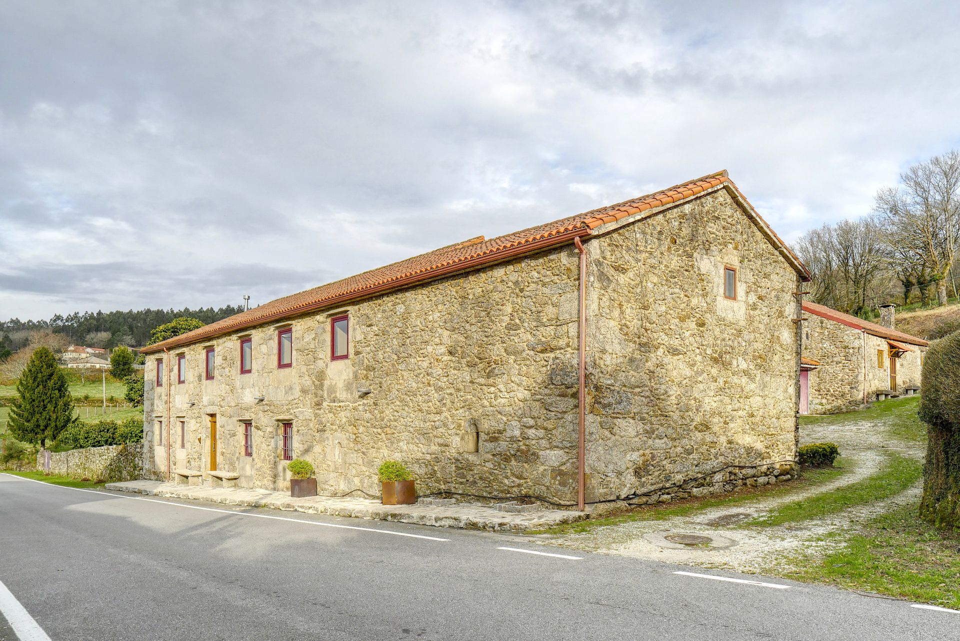Außenansicht von Country house zum verkauf in A Estrada  mit Heizung, Privatgarten und Parkett