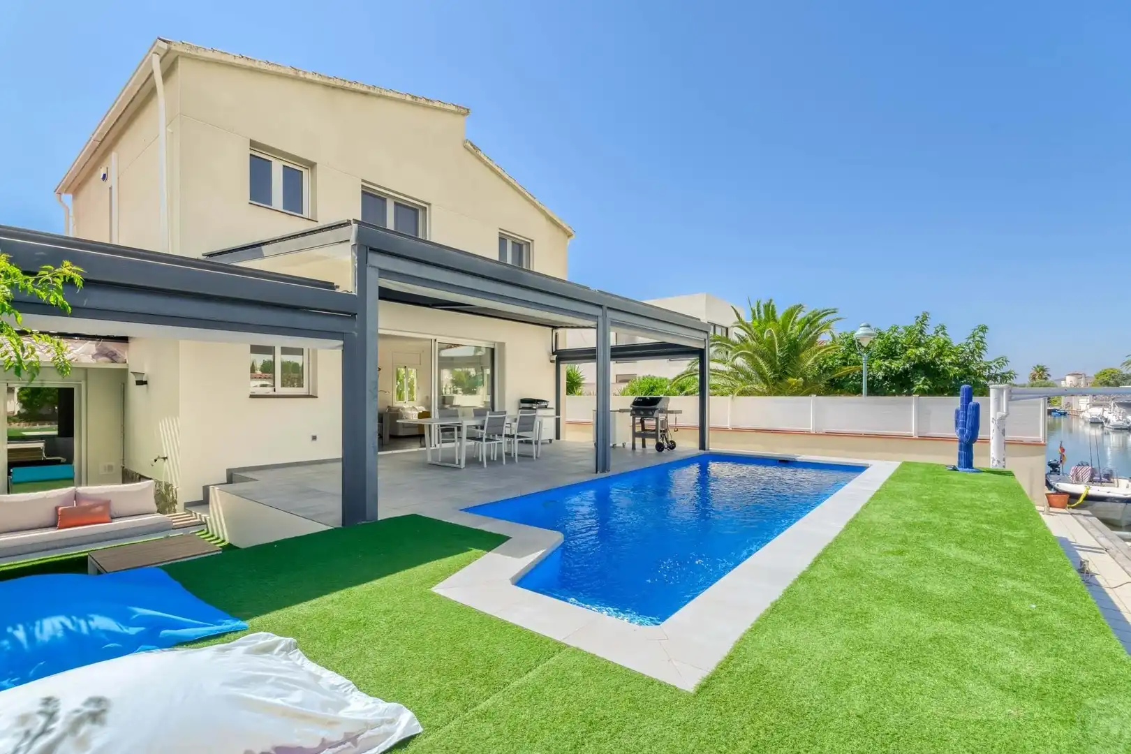Piscina de Casa o chalet en venta en Empuriabrava con Aire acondicionado, Calefacción y Jardín privado