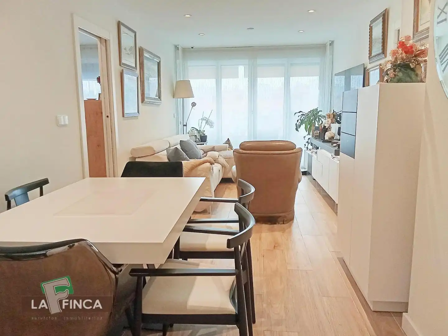 Wohnzimmer von Wohnung zum Verkauf in Oviedo  mit Heizung, Terrasse und Abstellraum