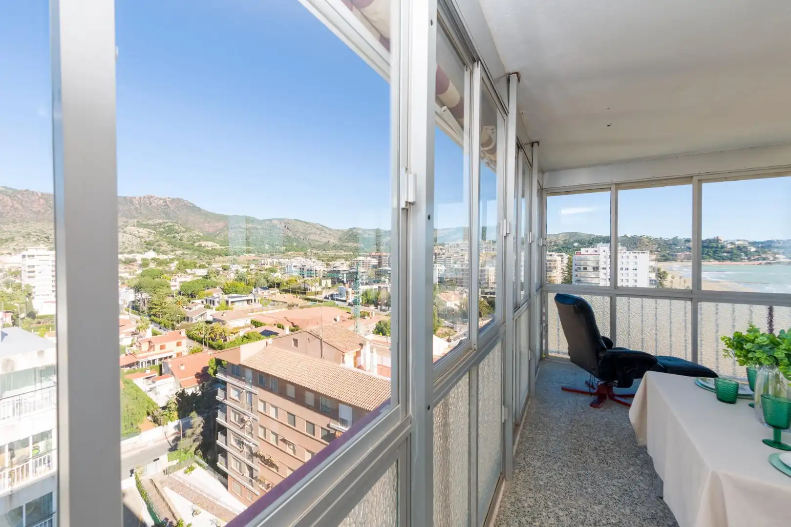 Dormitori de Apartament en venda en Benicasim / Benicàssim amb Jardí privat, Terrassa i Traster