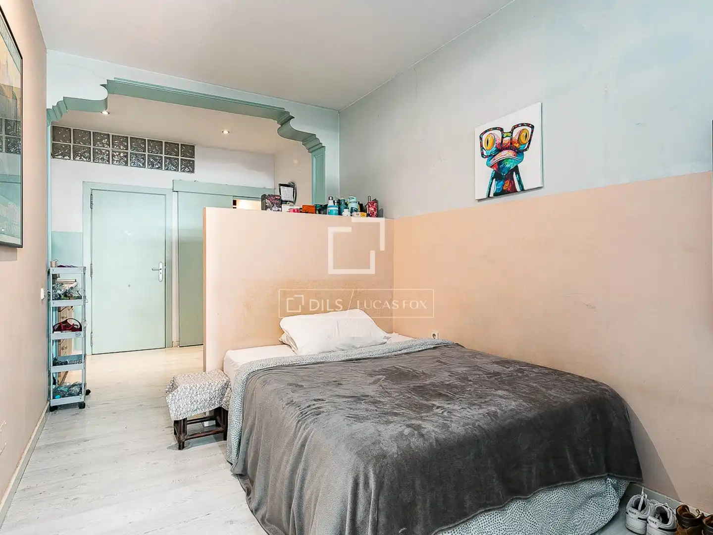 Habitación de Piso en venta en Barcelona con Amueblado y Balcón