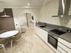 Cuina de Apartament en venda en Gijón  amb Calefacció i Forn
