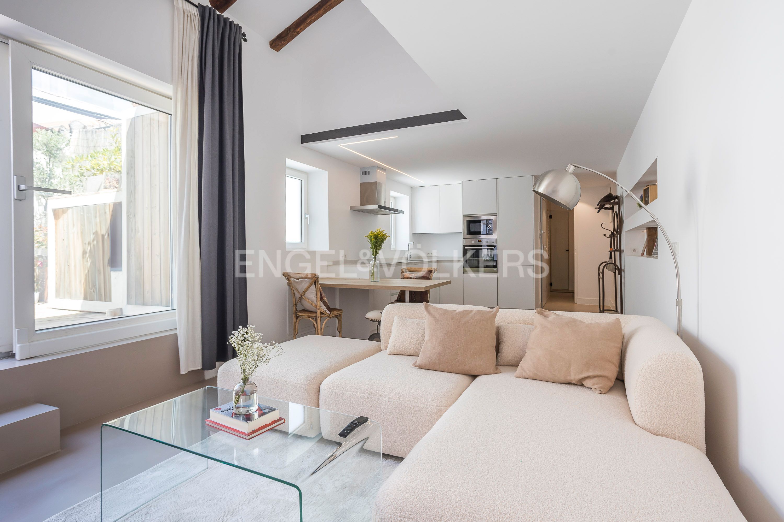 Living room of Attic to rent in  Madrid Capital  with Air Conditioner, Heating and Terrace