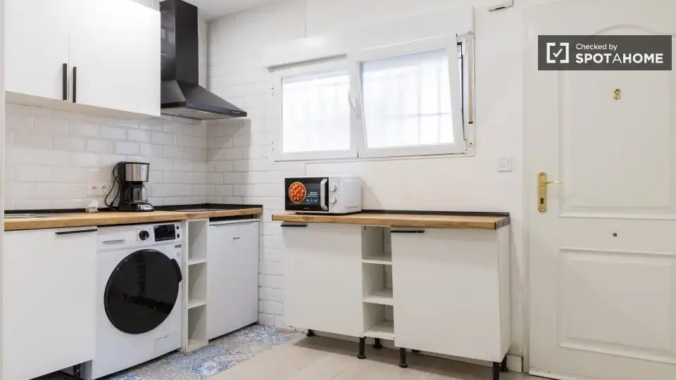 Kitchen of Flat for rent in Madrid  with Air Conditioner, Heating and Furnished