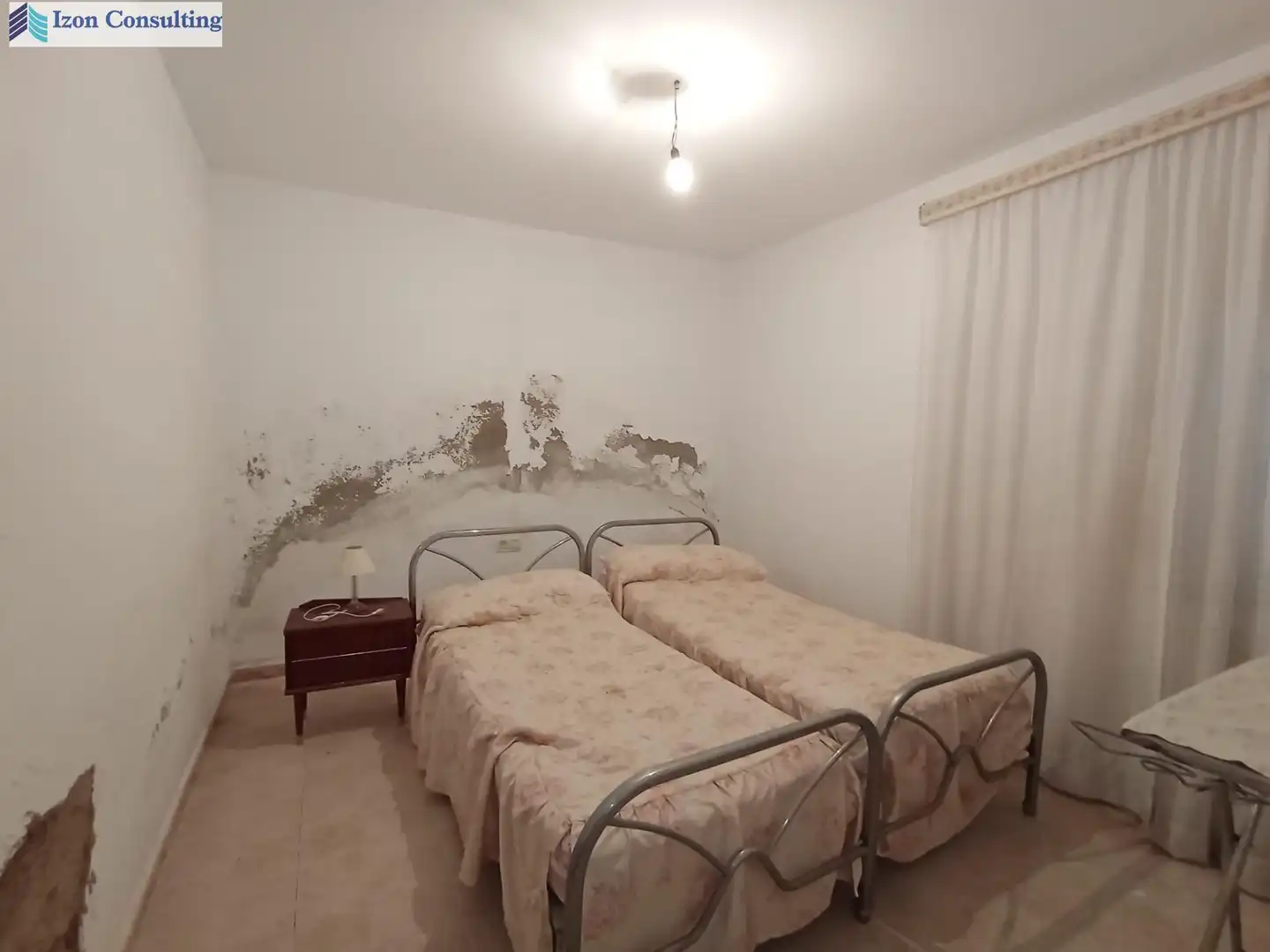 Bedroom of Houses for sale in Villarrobledo