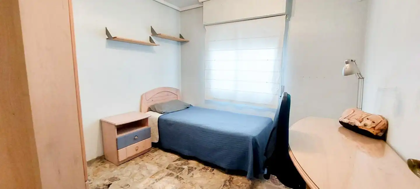 Habitación de Piso de alquiler en Elche / Elx con Amueblado y Balcón