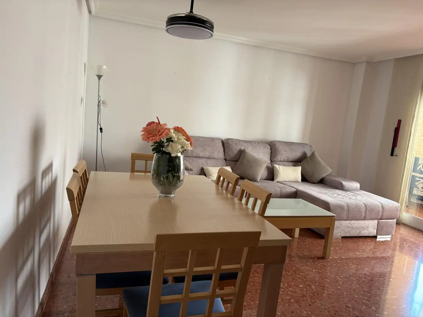 Menjador de Pis en venda en Alicante / Alacant amb Piscina comunitària