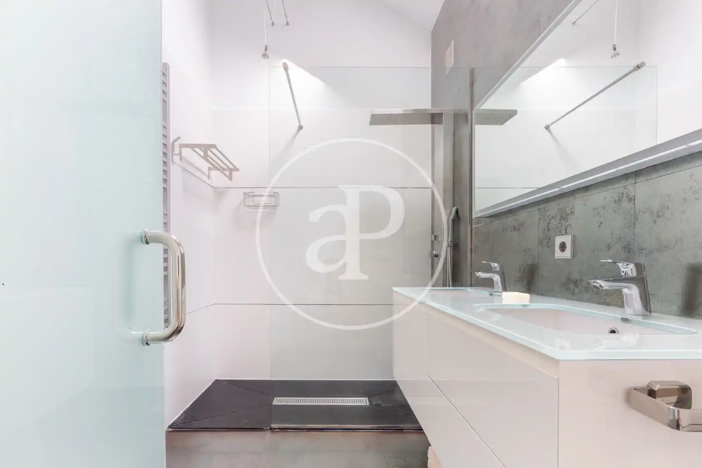 Badezimmer von Dachboden zum Verkauf in Valencia mit Klimaanlage, Heizung und Terrasse