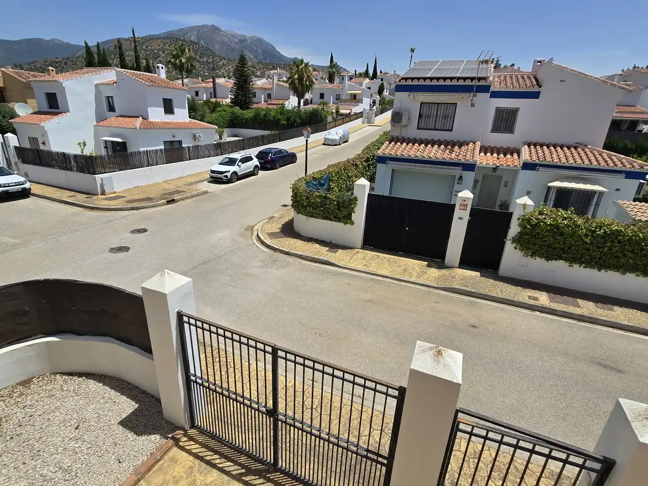 Vista exterior de Casa o xalet en venda en Viñuela amb Aire condicionat, Terrassa i Piscina