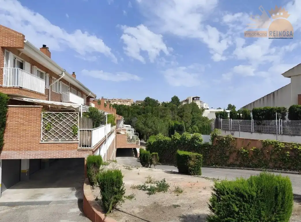 Vista exterior de Casa adosada de lloguer en Molina de Segura amb Aire condicionat, Terrassa i Moblat