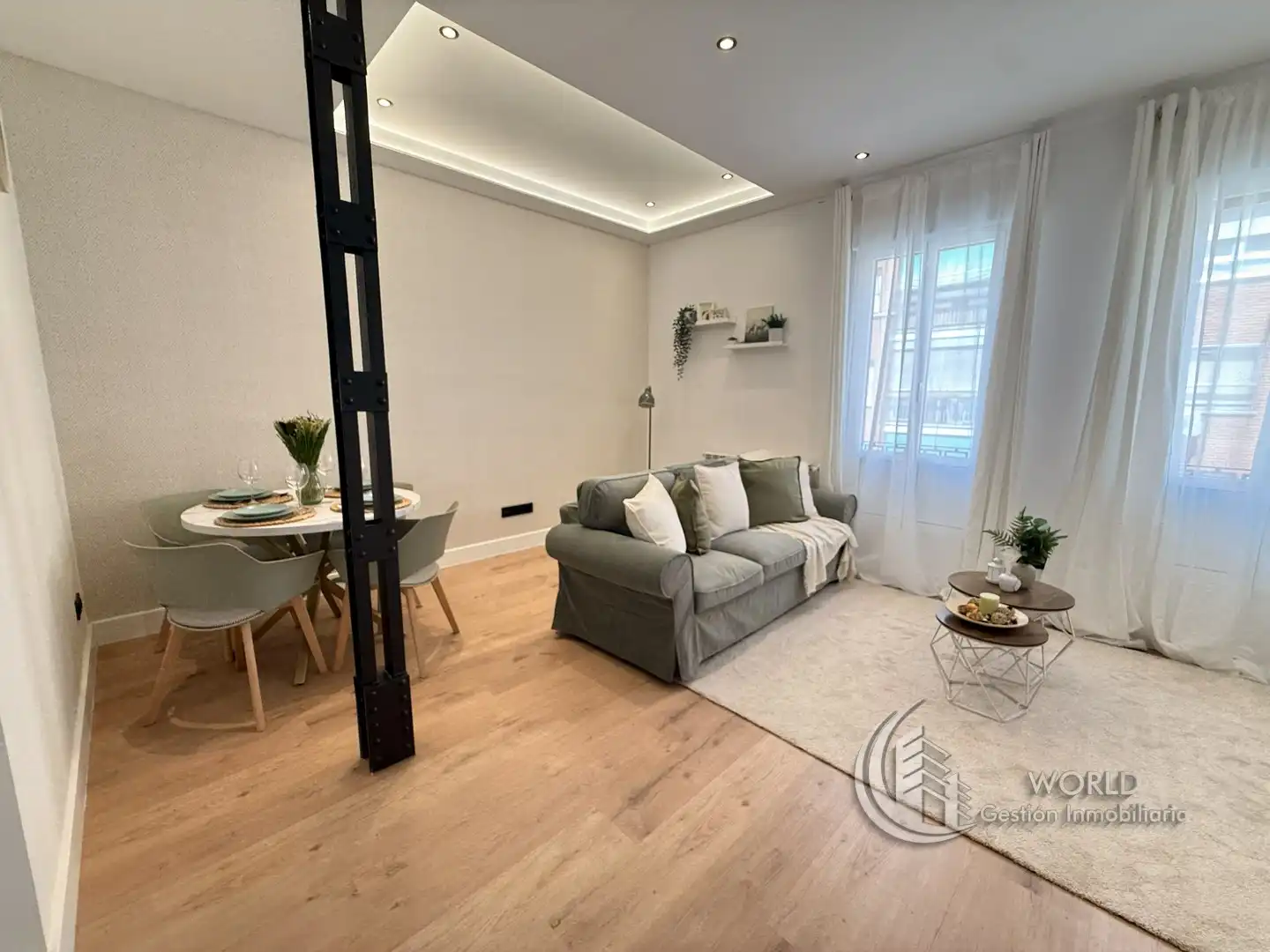 Living room of Flat for sale in Madrid  with Air Conditioner, Heating and Furnished