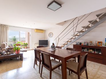 Terraced house with balcony for sale in Sud