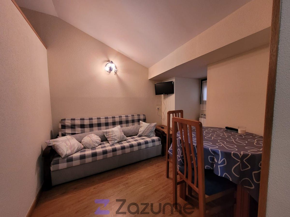 Bedroom of Attic to rent in Segovia Capital  with Heating, Parquet flooring and Furnished