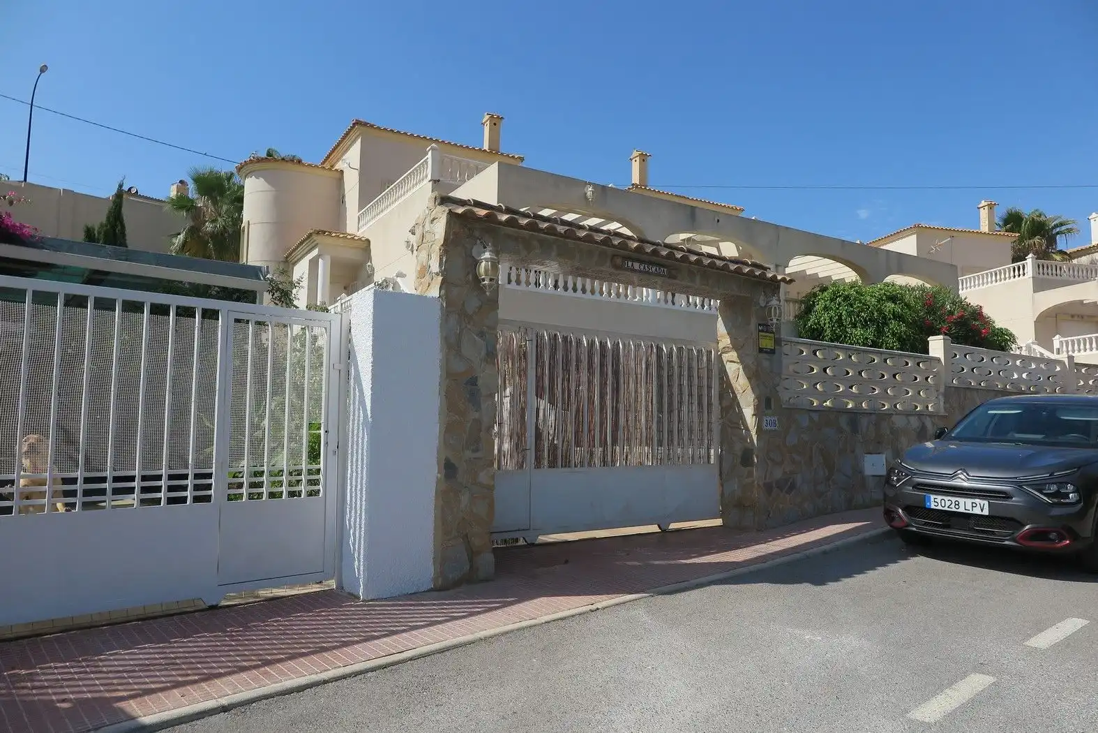 Casa con piscina en venta en Pueblo Acantilado - Lanuza