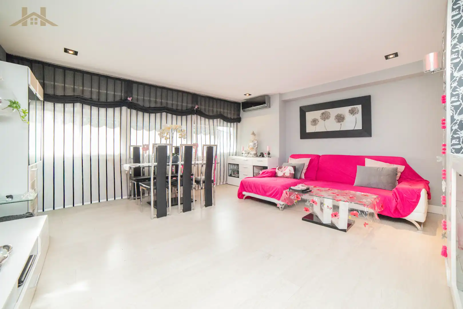 Sala d'estar de Pis en venda en Parla amb Aire condicionat, Calefacció i Moblat