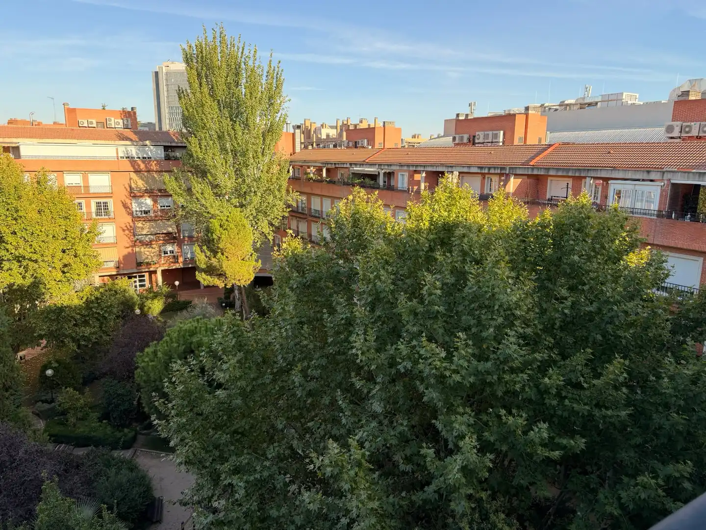 Vista exterior de Ático en venta en Madrid con Terraza, Trastero y Piscina