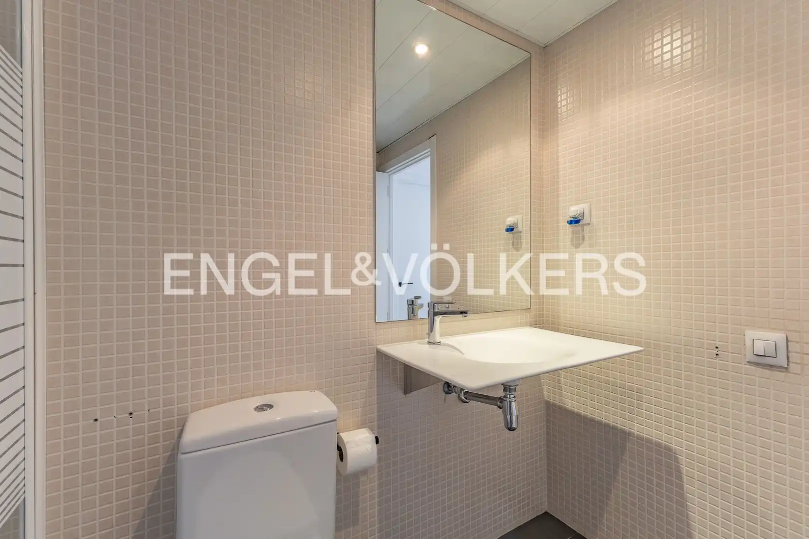 Bathroom of Flat for sale in Sabadell  with Air Conditioner, Heating and Parquet flooring