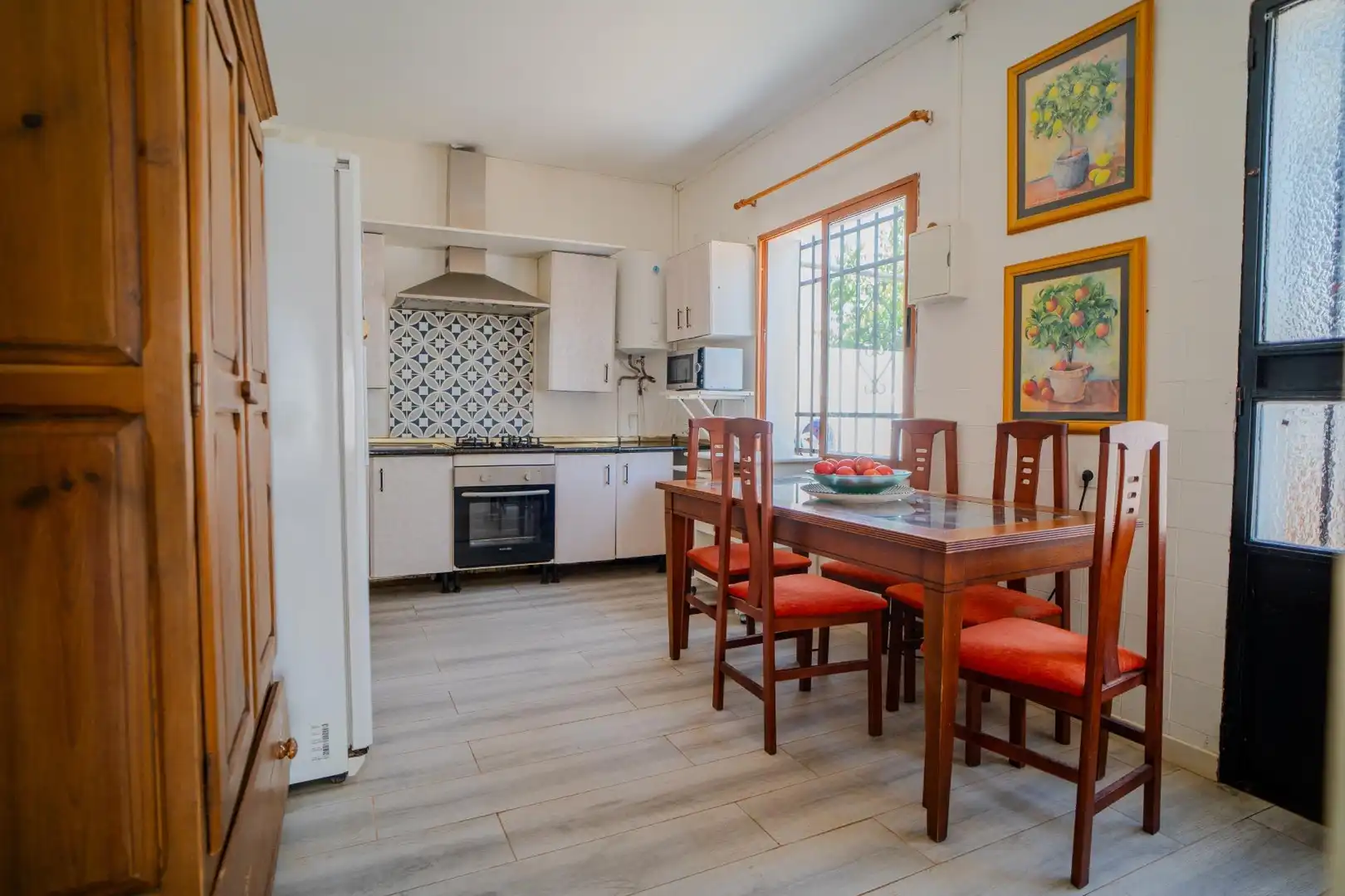 Kitchen of Houses for sale in Carmona  with Air Conditioner, Private garden and Terrace